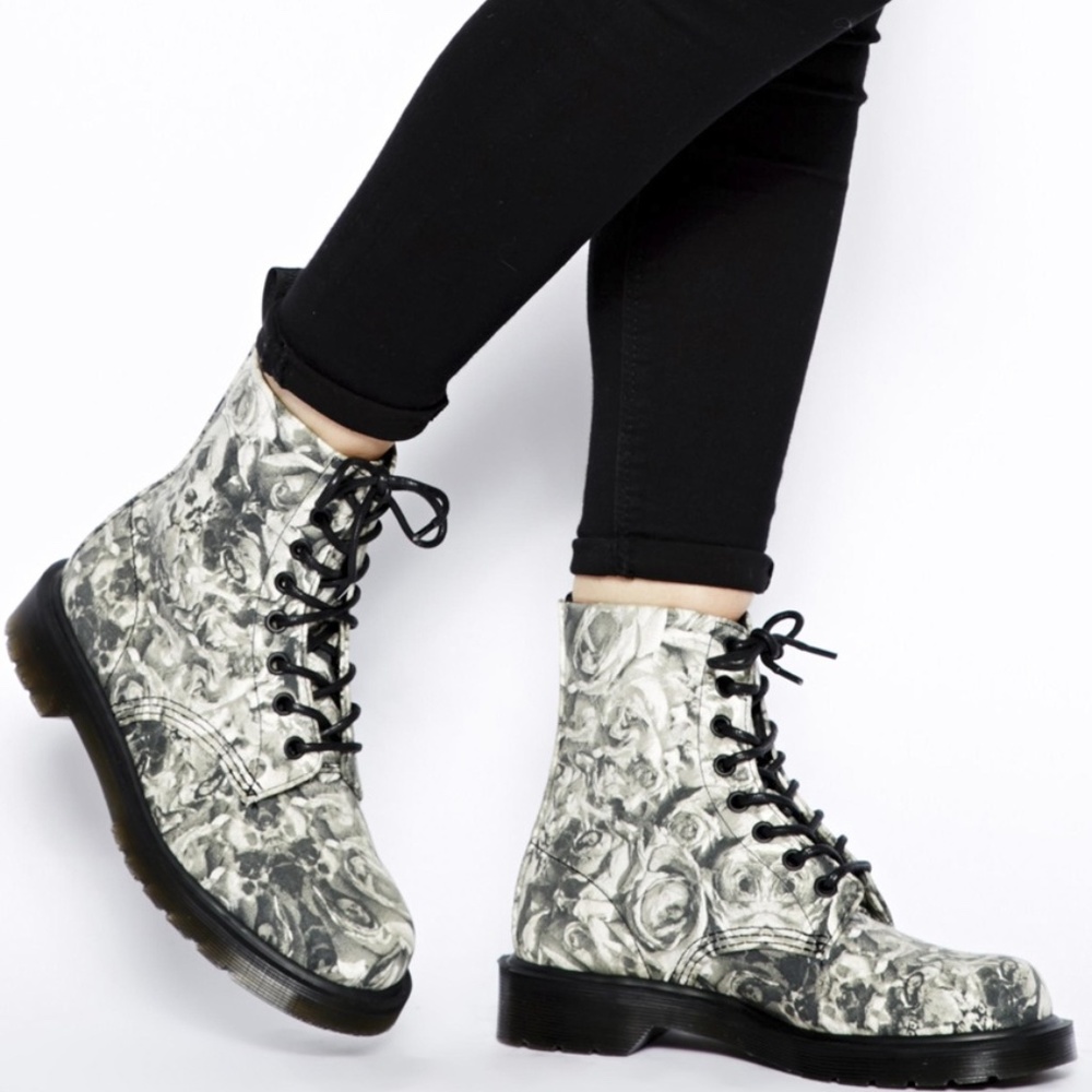 Dr Martens 1460 Rare Skull+Roses / Grey+Cream Color - Womens 6 / UK 37